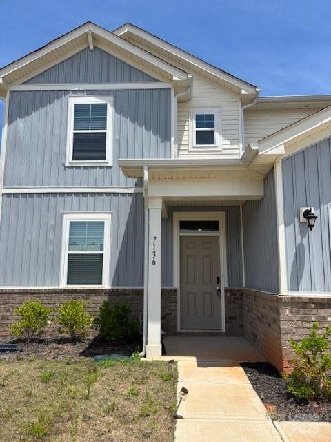 Property image 2 at 7136 Maple Run Circle, Charlotte, NC 28215