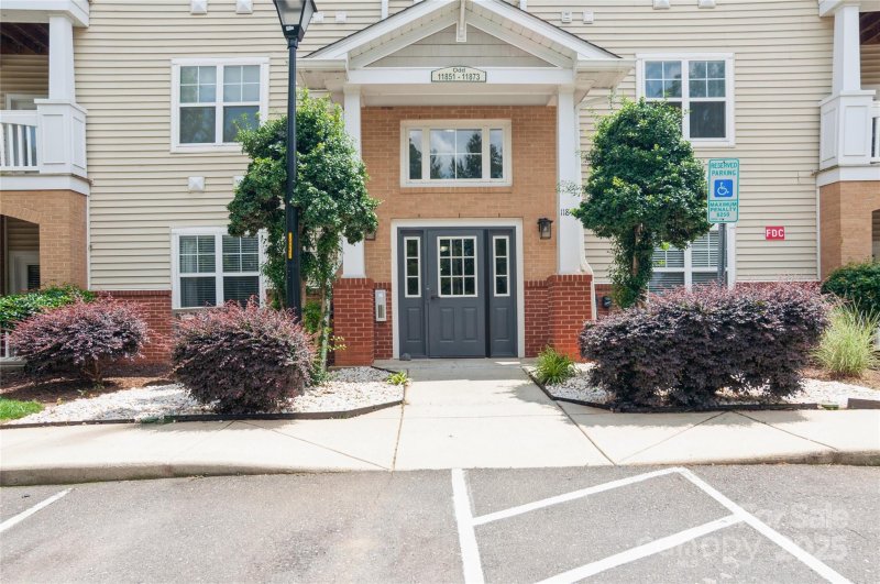 11863 Ridgeway Park Drive