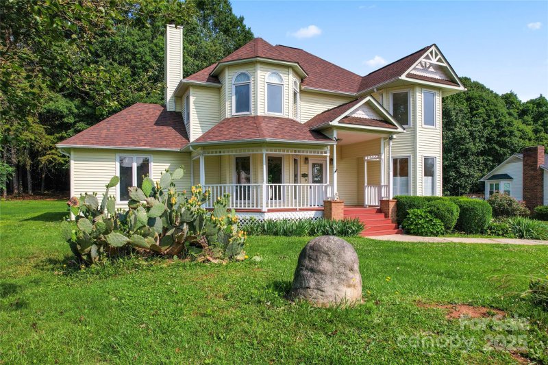 Property image 2 of 4499 Briarcreek Road in Quail Creek, Maiden, NC 28650