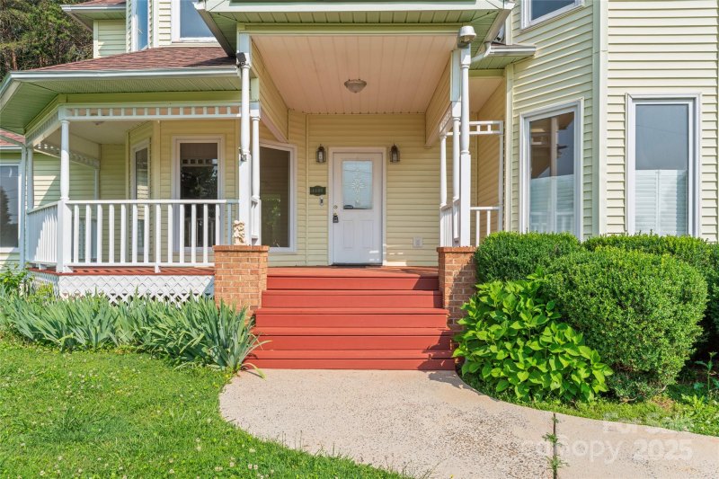 Property image 3 of 4499 Briarcreek Road in Quail Creek, Maiden, NC 28650