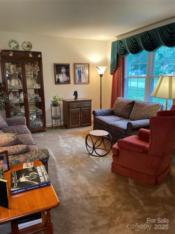 Property image 2 of 5806 Whitingham Drive in Hampshire Hills, Charlotte, NC 28215