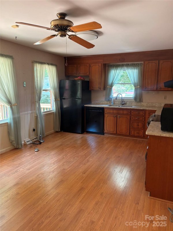 Property image 3 of 5806 Whitingham Drive in Hampshire Hills, Charlotte, NC 28215