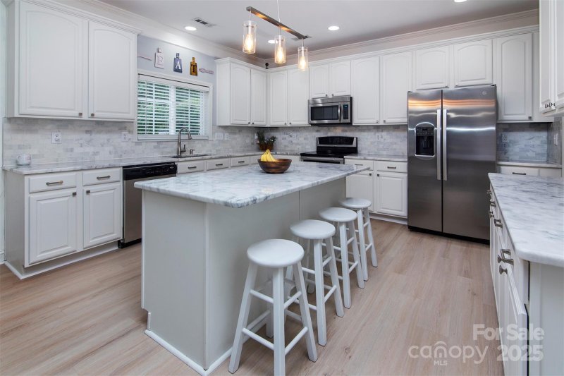 Property image 3 at 6914 Evanton Loch Road, Charlotte, NC 28278