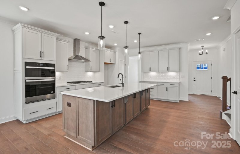 Property image 3 of 1048 Waxhaw Crossing Drive in Forest Creek, Waxhaw, NC 28173