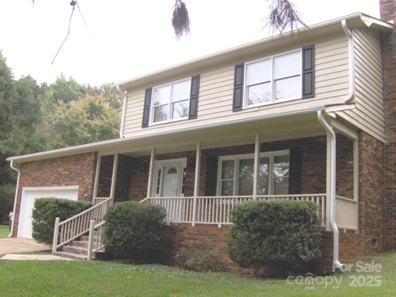 Property image 3 at 134 Crystal Circle, Mooresville, NC 28117