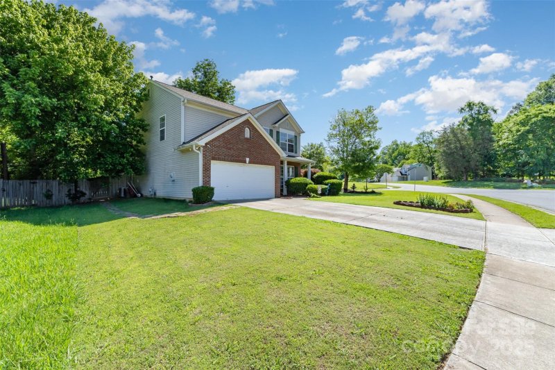 Property image 4 at 2206 Waters Trail Drive, Charlotte, NC 28216