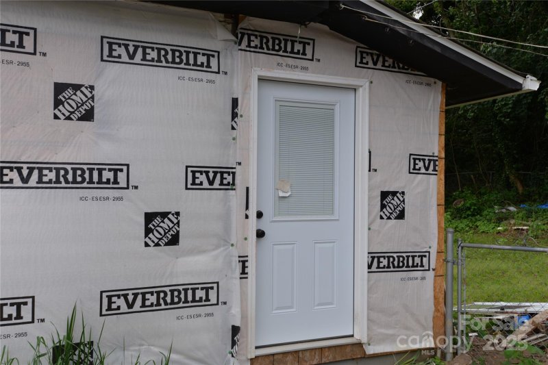 Property image 4 of 136 Edwards Avenue in Beacon Village, Swannanoa, NC 28778