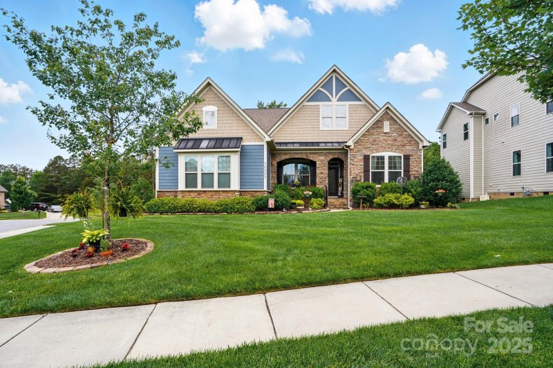 Property image 2 of 10903 Skymont Drive in Skybrook, Huntersville, NC 28078