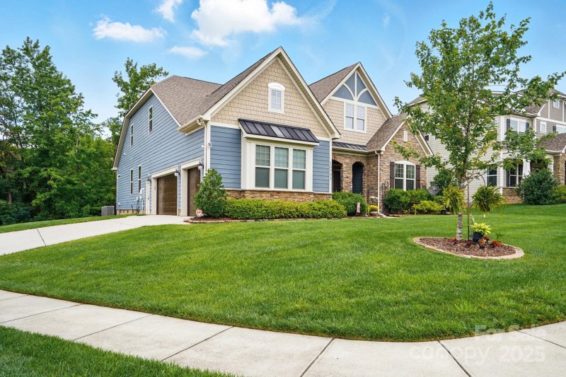 Property image 3 of 10903 Skymont Drive in Skybrook, Huntersville, NC 28078