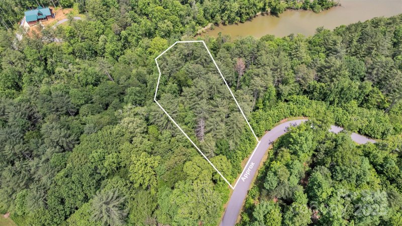 Property image 3 of 486 E Settings Boulevard in Lake Rhodhiss Estates, Morganton, NC 28655