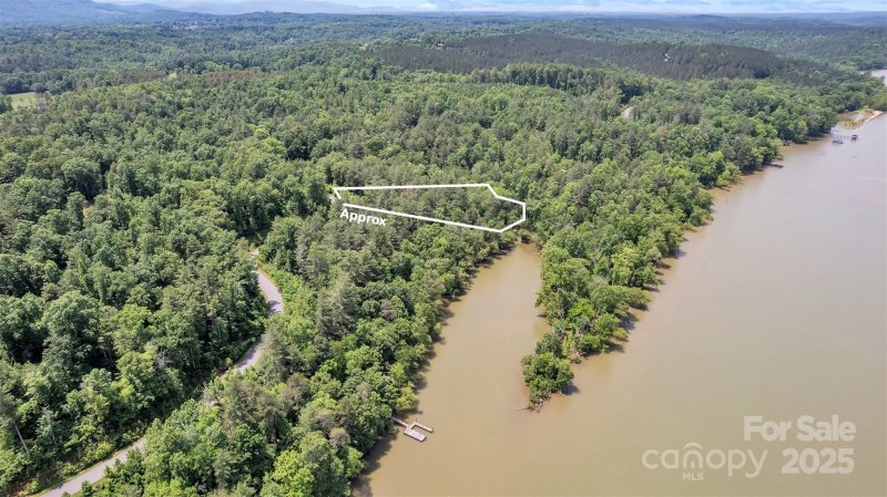 Property image 5 of 486 E Settings Boulevard in Lake Rhodhiss Estates, Morganton, NC 28655