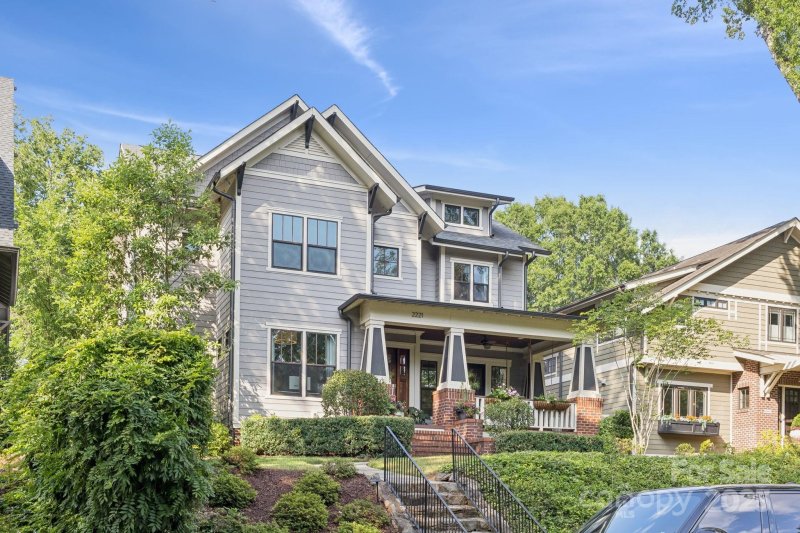 Property image 3 of 2221 Kenmore Avenue in Elizabeth, Charlotte, NC 28204