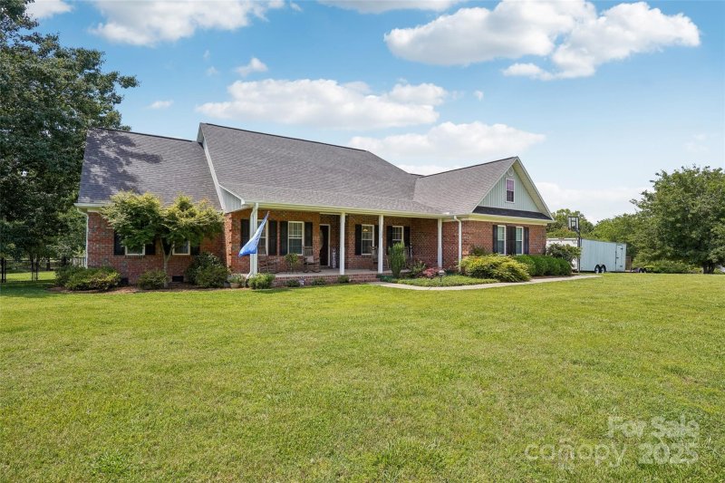 Property image 3 of 105 Gold Run Court in Gold Run, Kings Mountain, NC 28086