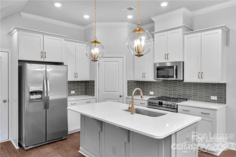 Property image 4 at 6327 Southgrove Street, Charlotte, NC 28277