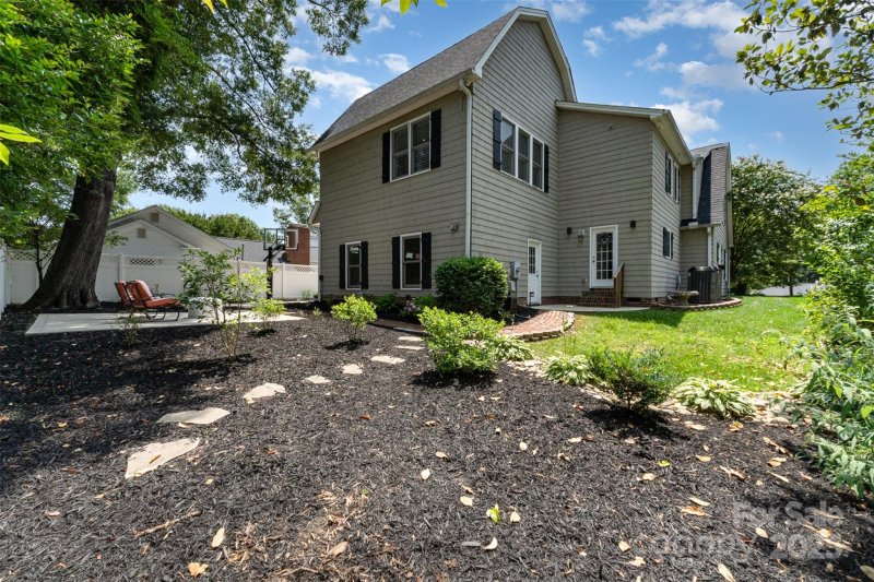 Hillcrest, Concord Community