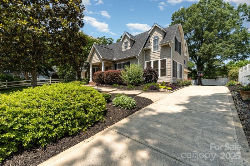 Property image 2 of 141 Eastover Drive in Hillcrest, Concord, NC 28025