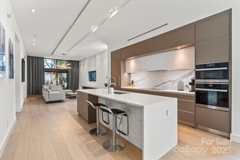 Property image 3 of 1620 S Tryon Street in Wilmore, Charlotte, NC 28203