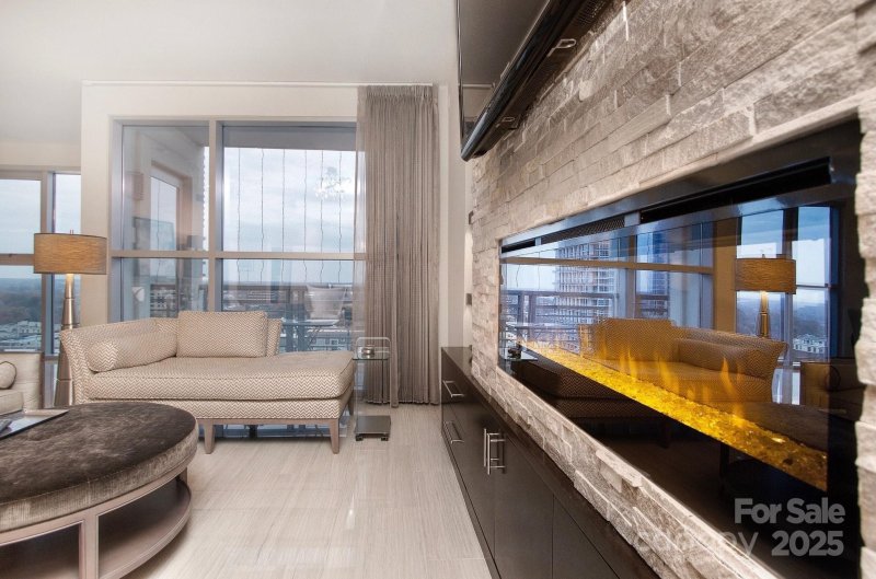 Property image 3 at 333 W Trade Street, Charlotte, NC 28202