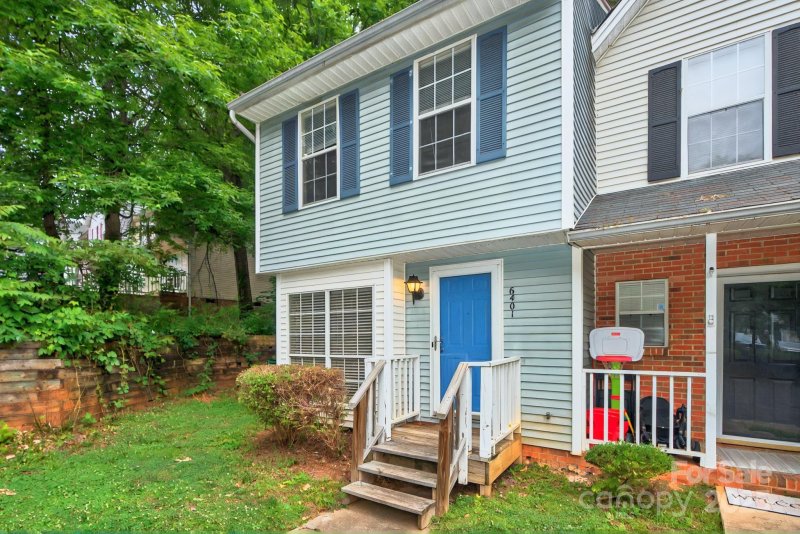 Property image 2 at 6401 Windsor Gate Lane, Charlotte, NC 28215