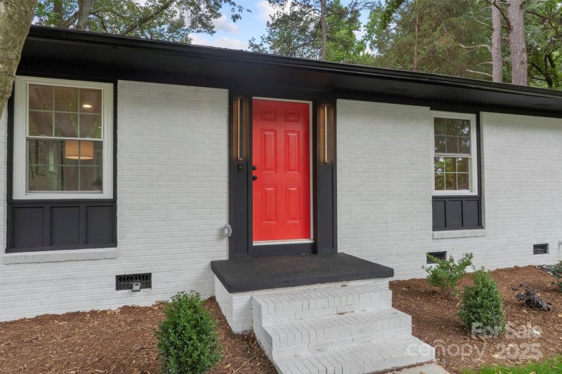 Property image 2 of 3900 Colebrook Road in Milton Park, Charlotte, NC 28215