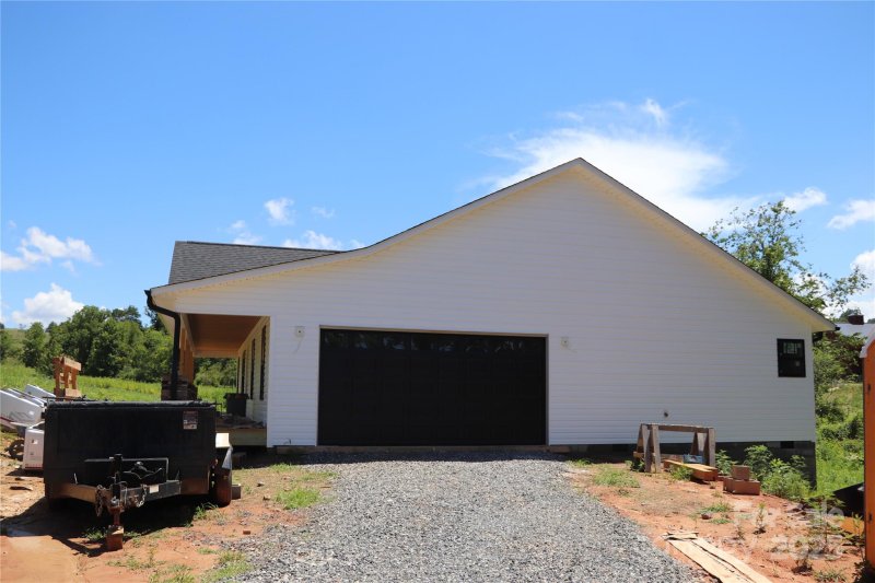 Property image 4 of 632 Morlin Acres Drive in Sky View Ridge, Marshall, NC 28753