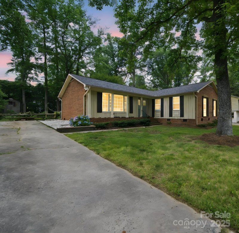 Property image 2 at 2026 Knell Drive, Charlotte, NC 28212