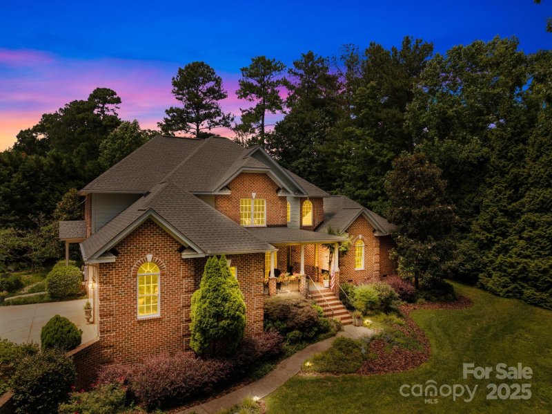 Property image 2 of 266 Riverwood Road in Mccrary Woods, Mooresville, NC 28117