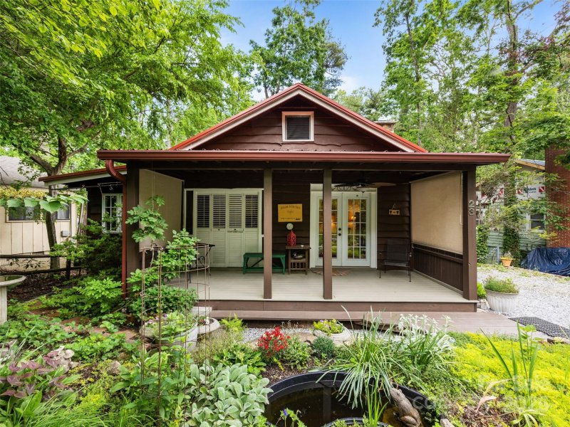 Country Club Estates, Hendersonville Community