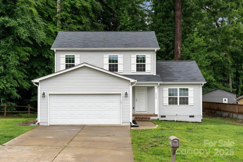 Property image 3 at 2025 Slater Road, Charlotte, NC 28216