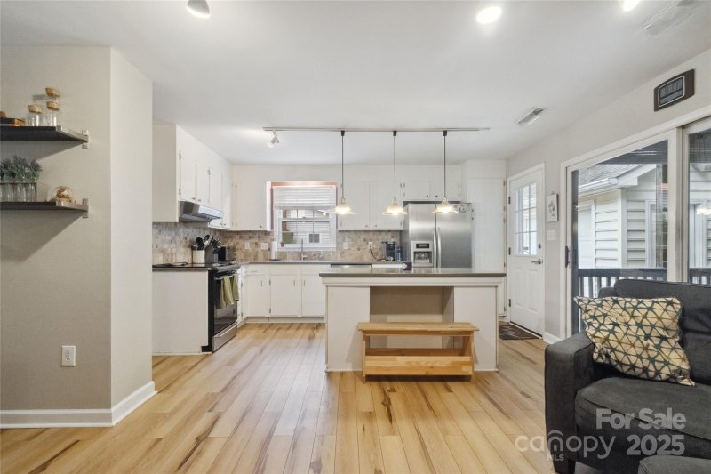 Property image 3 at 1821 Bonnie Lane, Charlotte, NC 28213