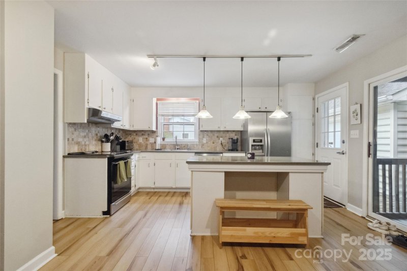 Property image 4 at 1821 Bonnie Lane, Charlotte, NC 28213