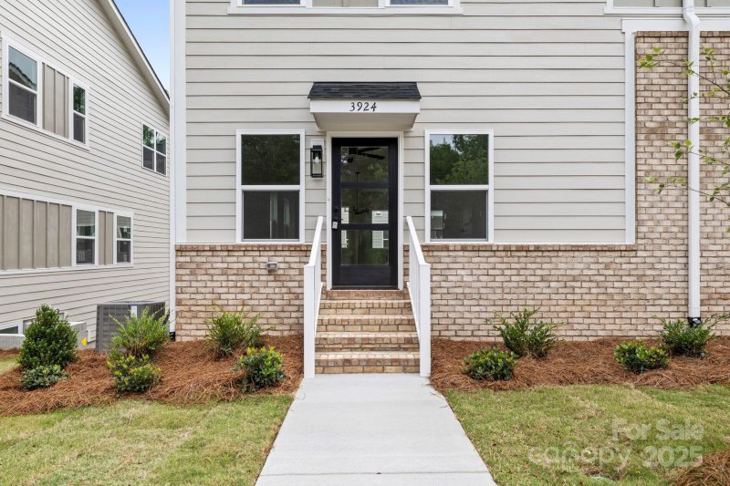 Property image 2 of 3924 Hager Drive in Westerly Hills, Charlotte, NC 28208