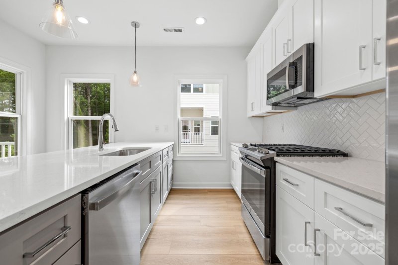 Property image 5 of 3924 Hager Drive in Westerly Hills, Charlotte, NC 28208