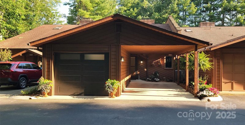 Woodfield Condos, Asheville Community