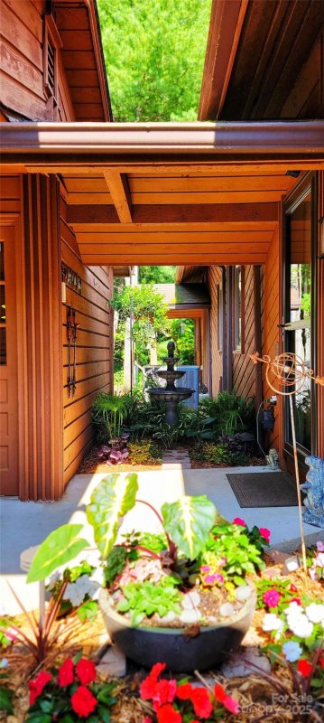 Property image 3 of 308 Woodfield Drive in Woodfield Condos, Asheville, NC 28803