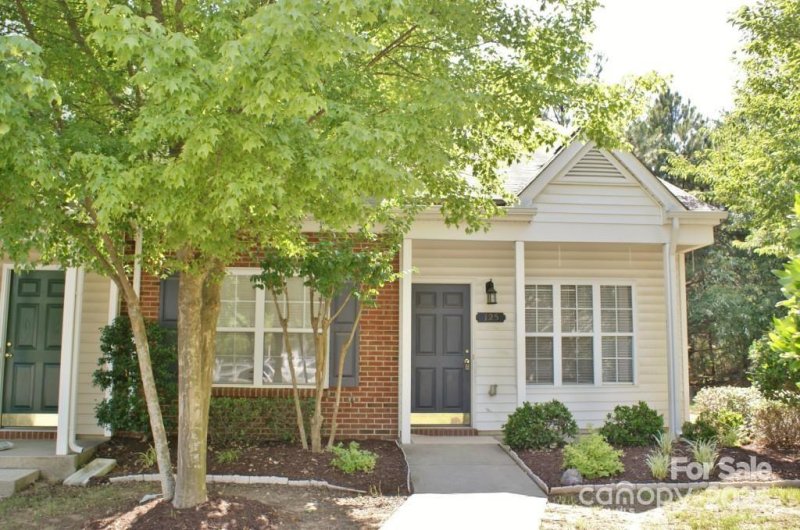 Property image 2 of 125 Lynch Circle in Brookhaven, Mooresville, NC 28117