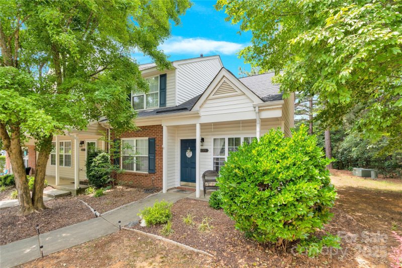 Property image 3 of 125 Lynch Circle in Brookhaven, Mooresville, NC 28117