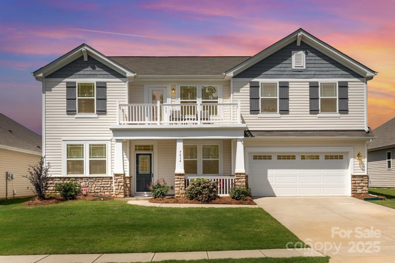 Property image 2 of 7414 Meridale Forest Drive in Meridale, Charlotte, NC 28269