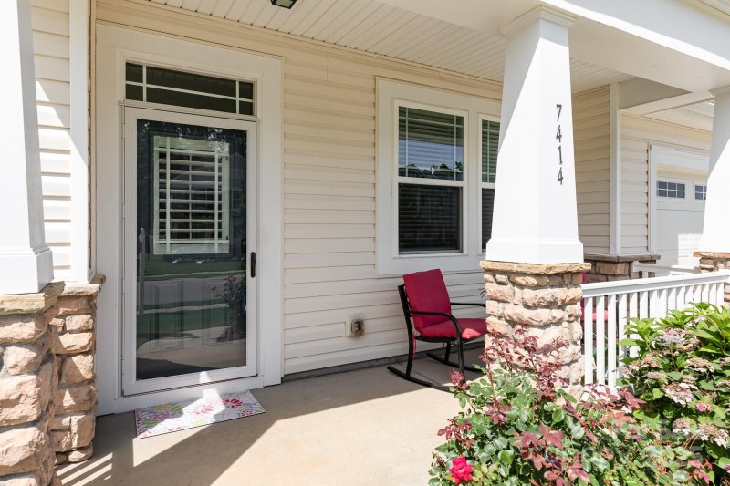 Property image 3 of 7414 Meridale Forest Drive in Meridale, Charlotte, NC 28269