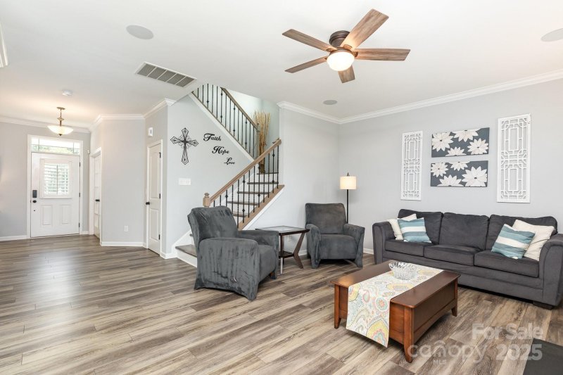 Property image 4 of 7414 Meridale Forest Drive in Meridale, Charlotte, NC 28269