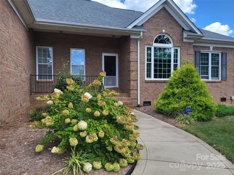 Property image 2 of 724 King Fredrick Lane in Morris Glen, Concord, NC 28027