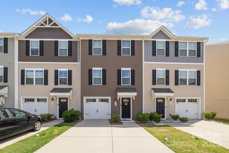 718 Dillon Way