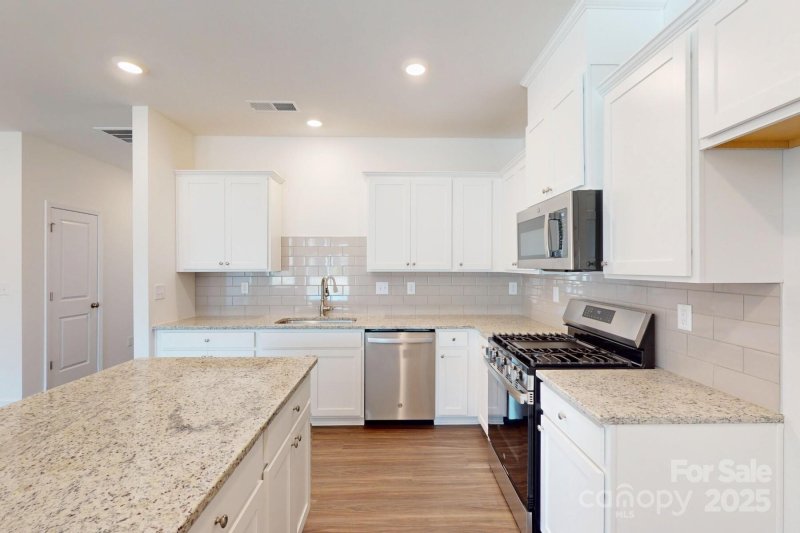 Property image 4 of 4009 Lawnview Drive in Aberdeen, Charlotte, NC 28269