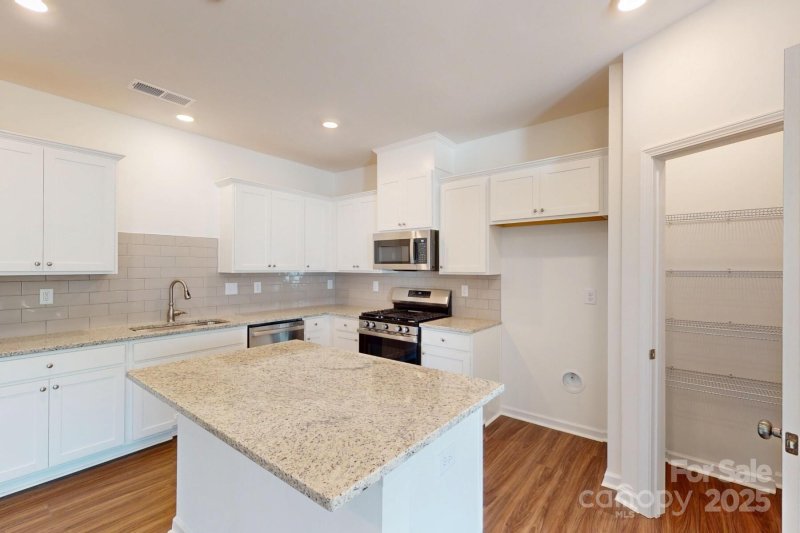 Property image 5 of 4009 Lawnview Drive in Aberdeen, Charlotte, NC 28269