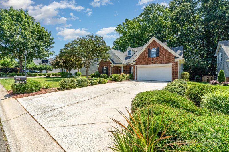 Property image 3 at 9419 Olivia Lane, Charlotte, NC 28277