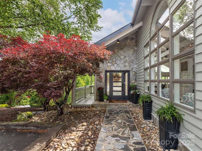 Property image 2 at 6 Lakeway Circle, Weaverville, NC 28787