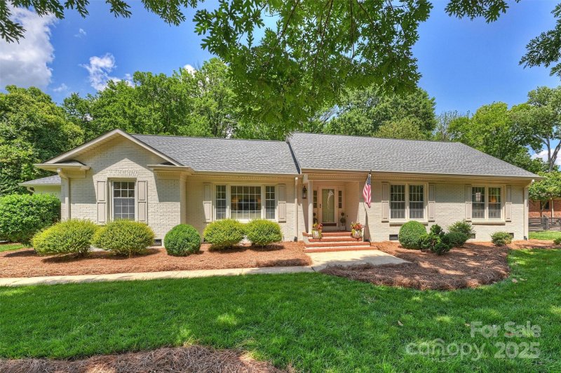 Property image 4 at 7022 Lancer Drive, Charlotte, NC 28226