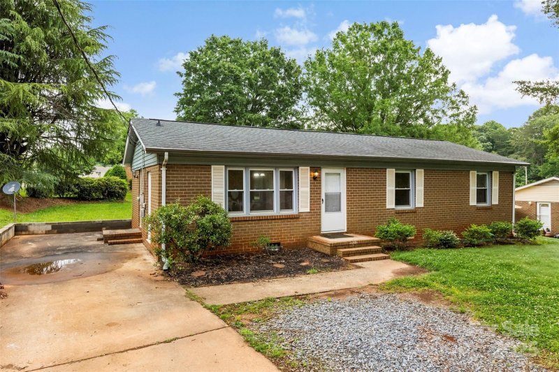 1606 Northwoods Drive