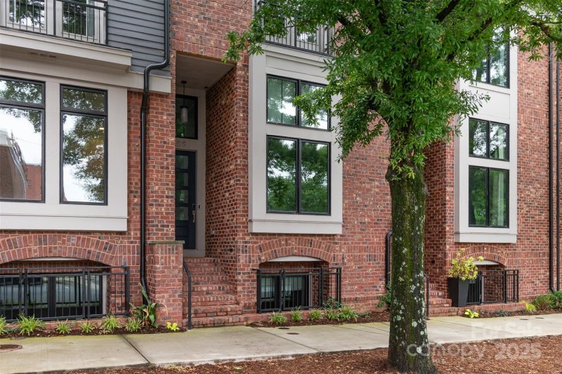 Property image 2 at 428 E 33rd Street, Charlotte, NC 28205