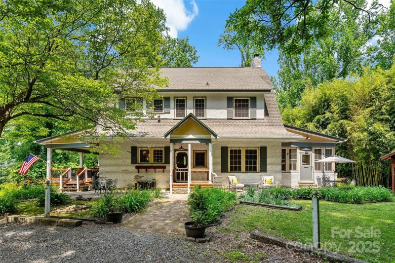 East Hills, Waynesville Community